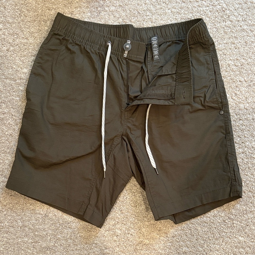 Vuori Men's Dark Green Ripstop Shorts